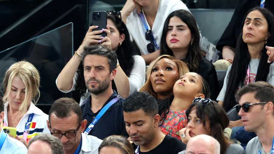 Artistic Gymnastics - Olympic Games Paris 2024: Day 4 PARIS, FRANCE - JULY 30: President of Paris 2024 Tony Estanguet (C) and Serena Williams (R) are seen during the Artistic Gymnastics Women's Team Final on day four of the Olympic Games Paris 2024 at Bercy Arena on July 30, 2024 in Paris, France. (Photo by Pascal Le Segretain/Getty Images)