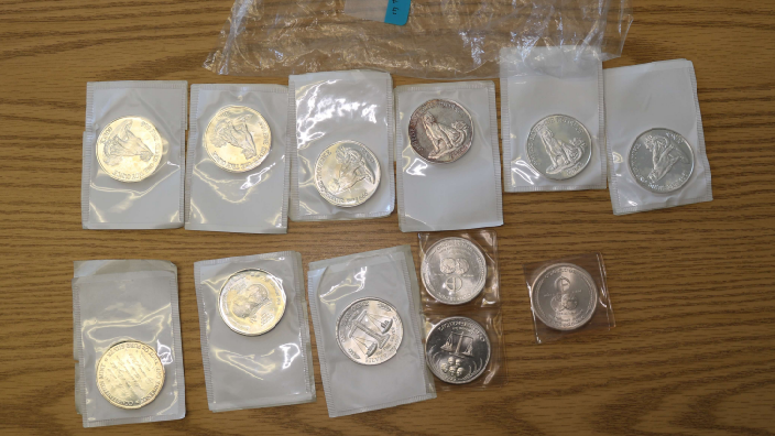 coins jewelry thief coins
